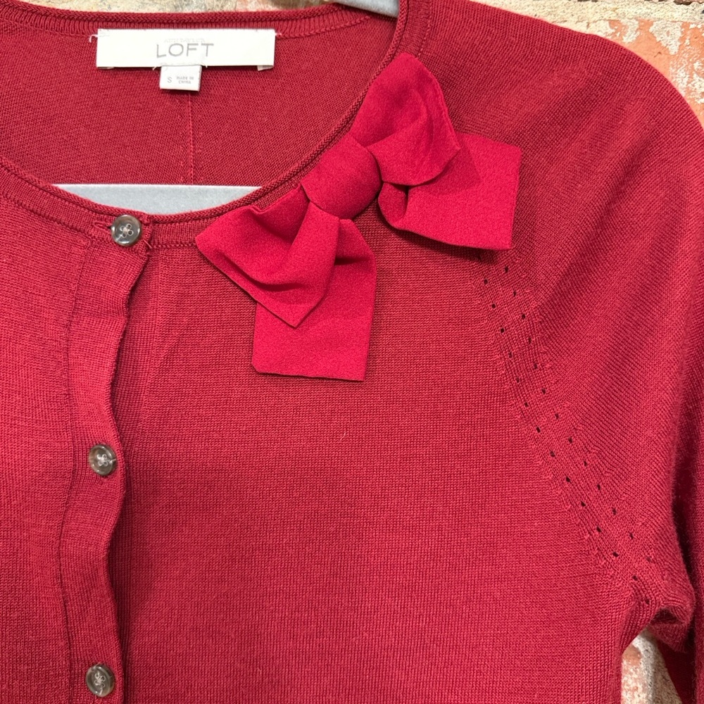 Elegant Red Women's Sweater with Bow Detail - Picture 2 of 3